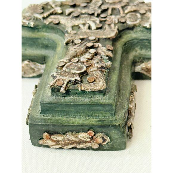 El Miligro Del Arte Small Green Cross With Metal Charms - Picture 6 of 10